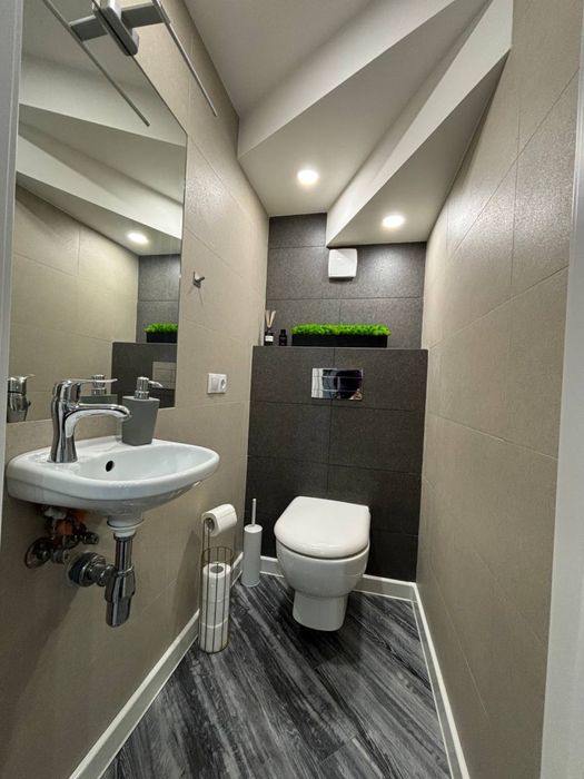 2-кімнатна з кухнею-вітальнею! Гарний ремонт!