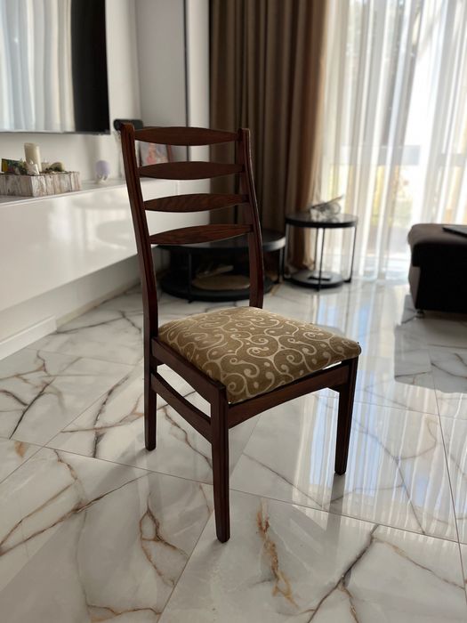 Крісла обідні, крісла кухонні. Стілець на ножках . Деревʼяні стільці