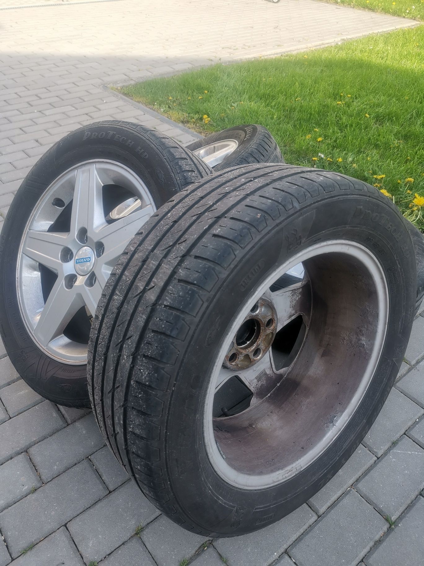 Opony letnie Wiking 215/55 r16 (bez felg)