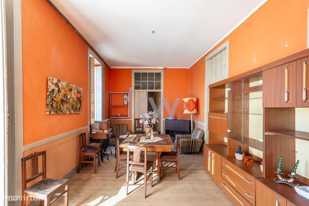 Prédio na Ajuda | 2 pisos | 4 frações | Espaço Exterior