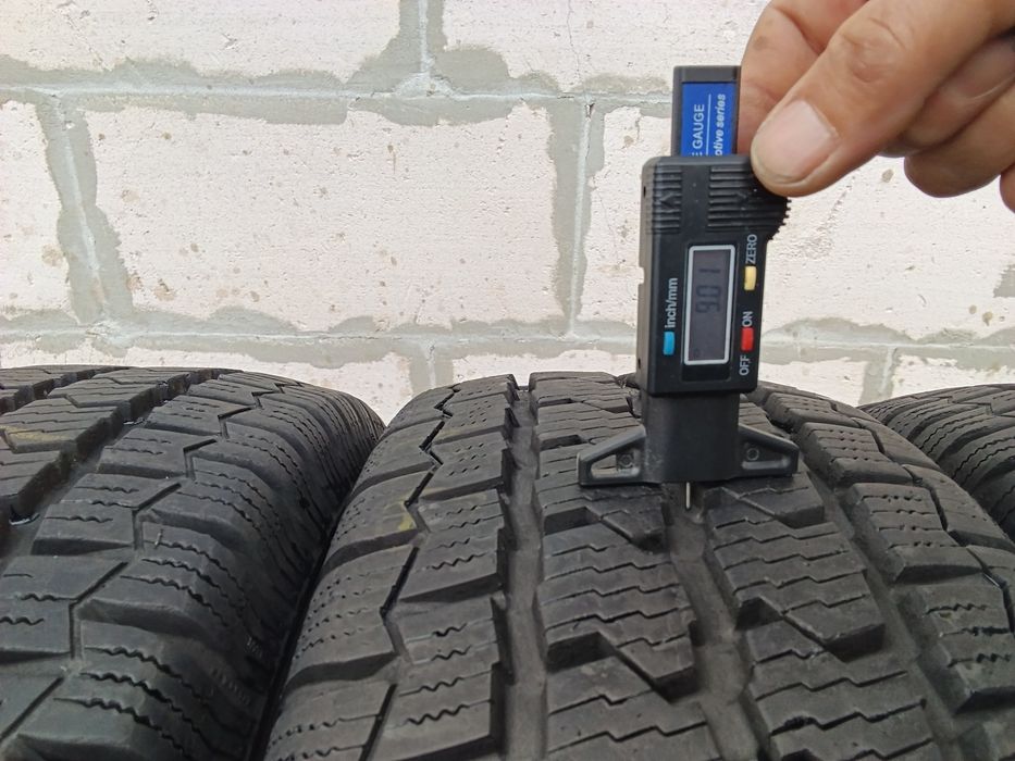 Продам шини б/у 215/65R16C