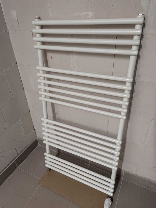 Grzejnik łazienkowy z demontażu z m. deweloperskiego 120wys x 60szer