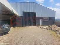 Armazém de 2 Pisos com 2640 m2 e 1500 m2 de área coberta a 0.5km de...