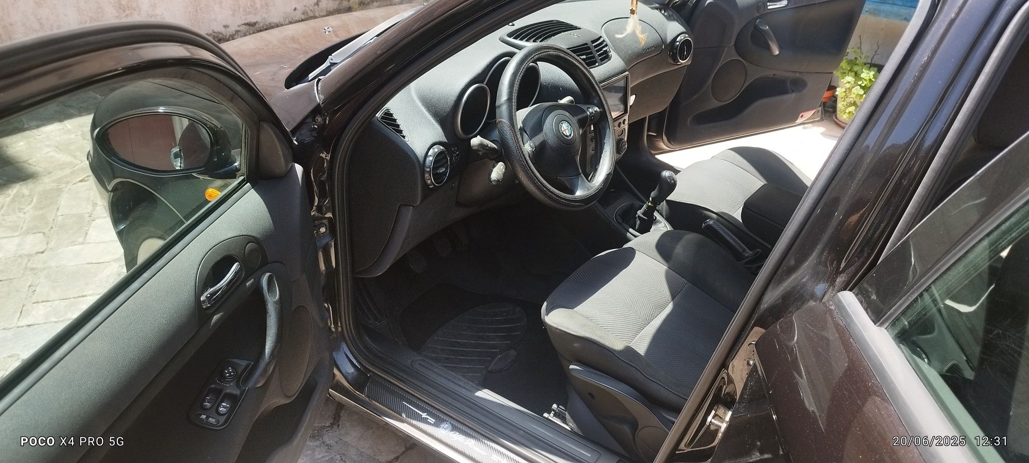Vende-se Alfa Romeu a gás e  gasolina