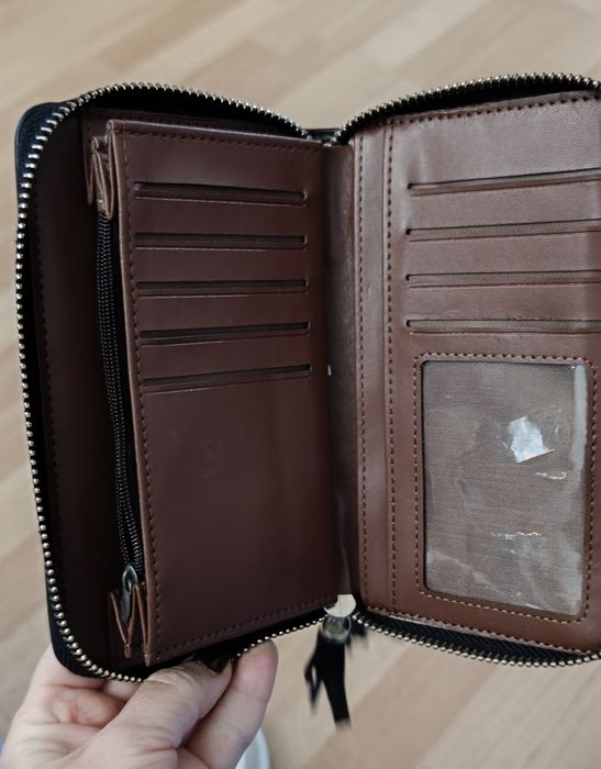 Carteira porta moedas e cartões preta. Usada