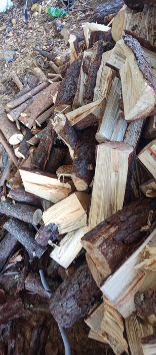Vendo lenha seca de pinho 35€ M3