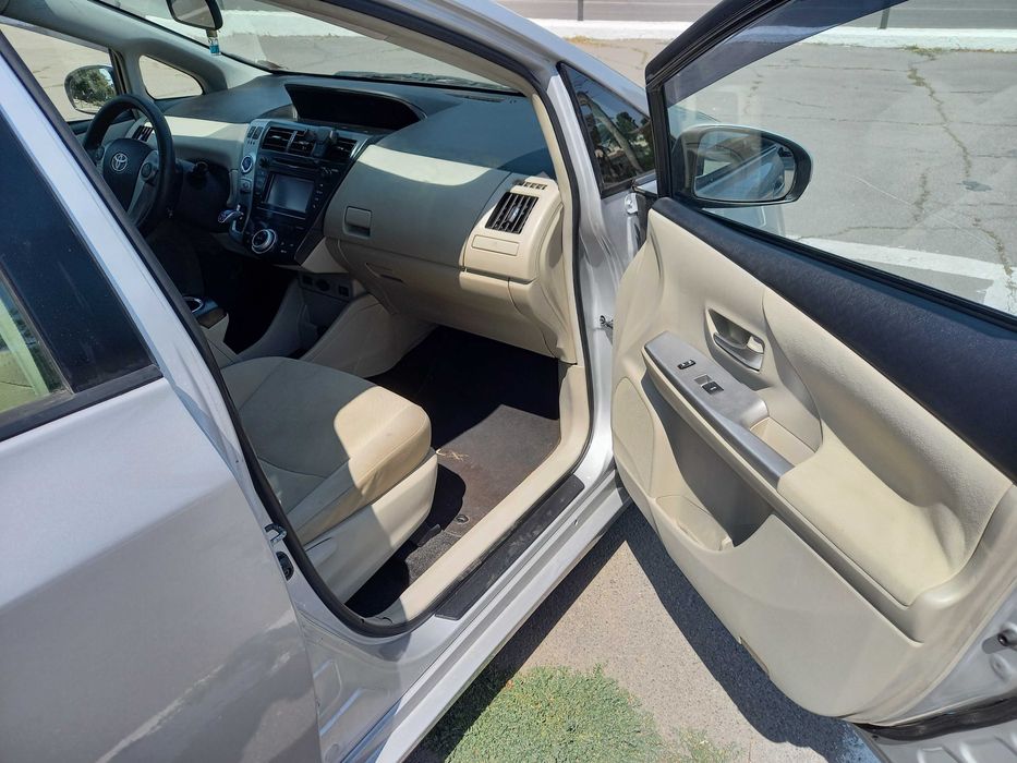 Toyota Prius V универсал 2014