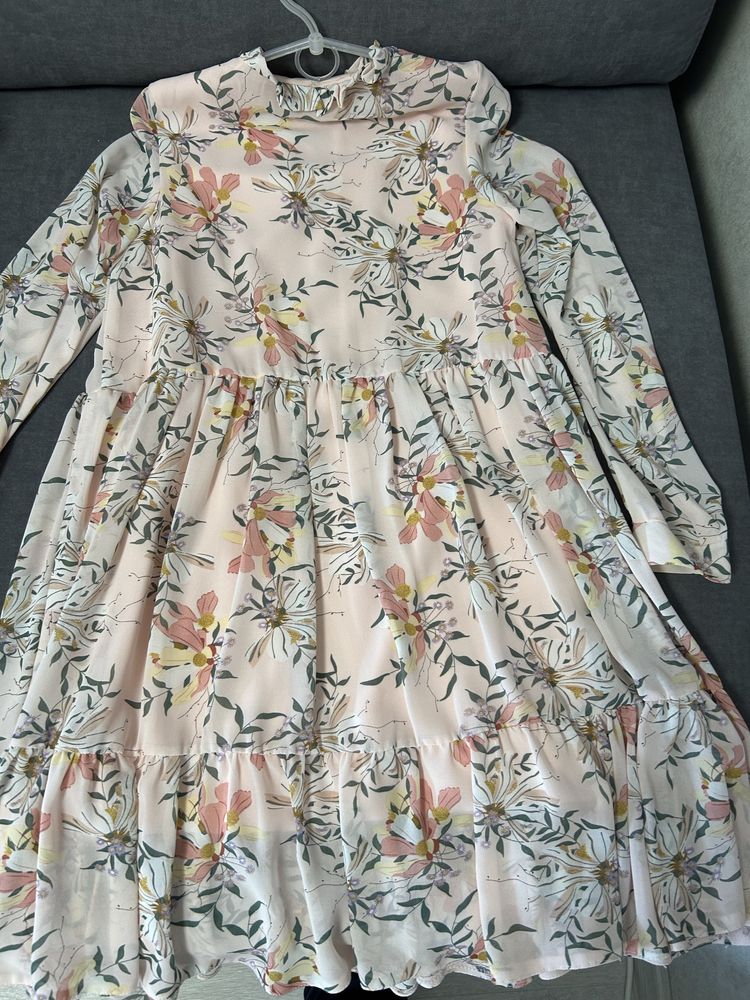 Шифонова сукня з квітковим принтом