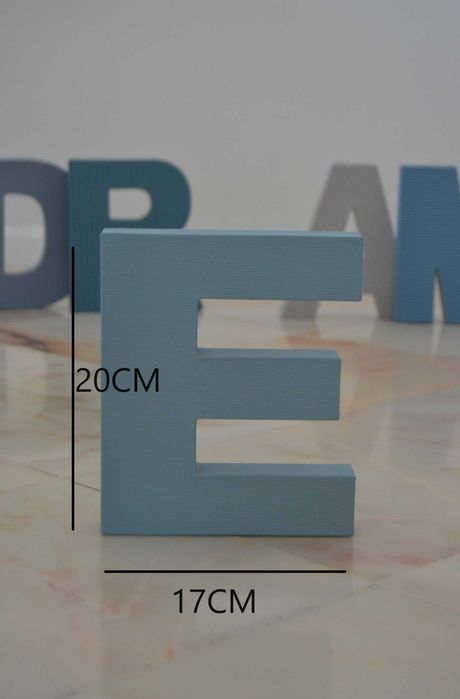 Letras "DREAM" decoração