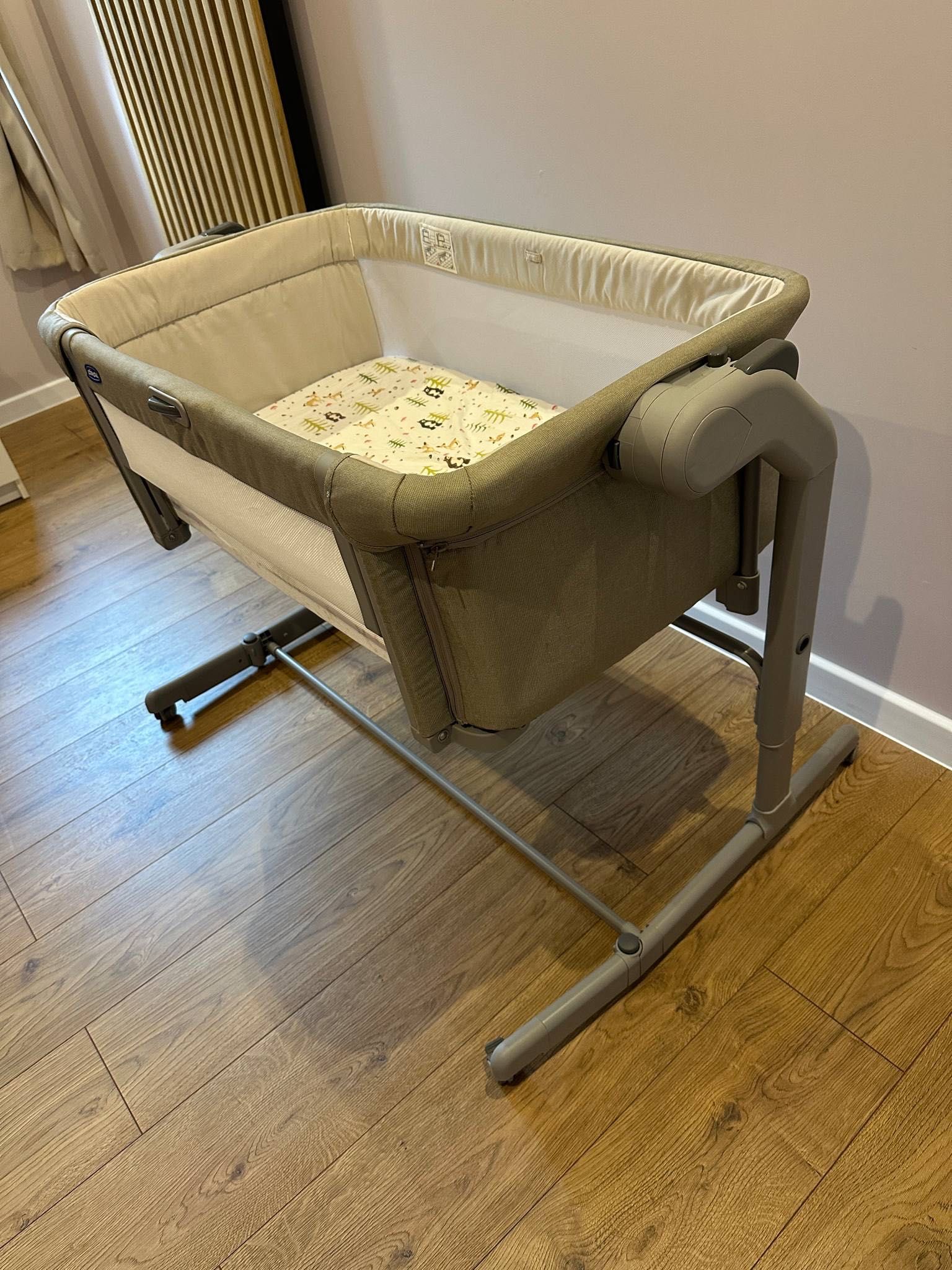 Łóżeczko dostawne Chicco Co-Sleeping Next2Me Magic Evo Desert Taupe