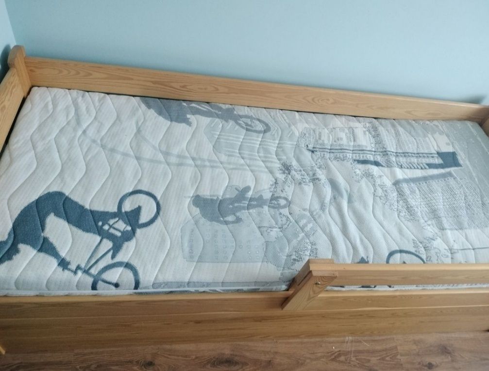 Łóżko drewniane solidne że skrzynią 200x90 plus materac