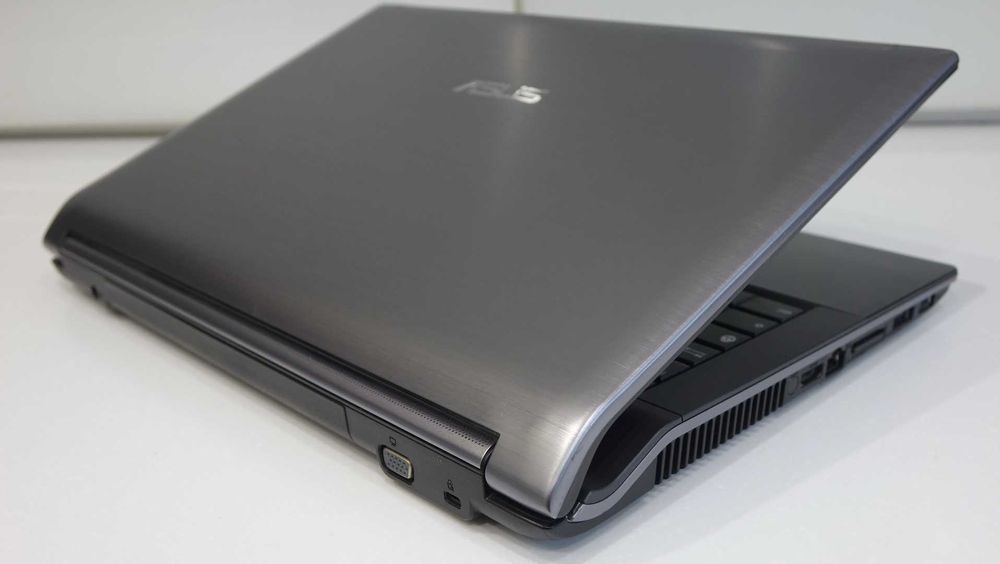 Asus N53J 15.6 FHD, i5, 8, 240gb ssd, Win10, Хороший АКБ, Bang Olufsen