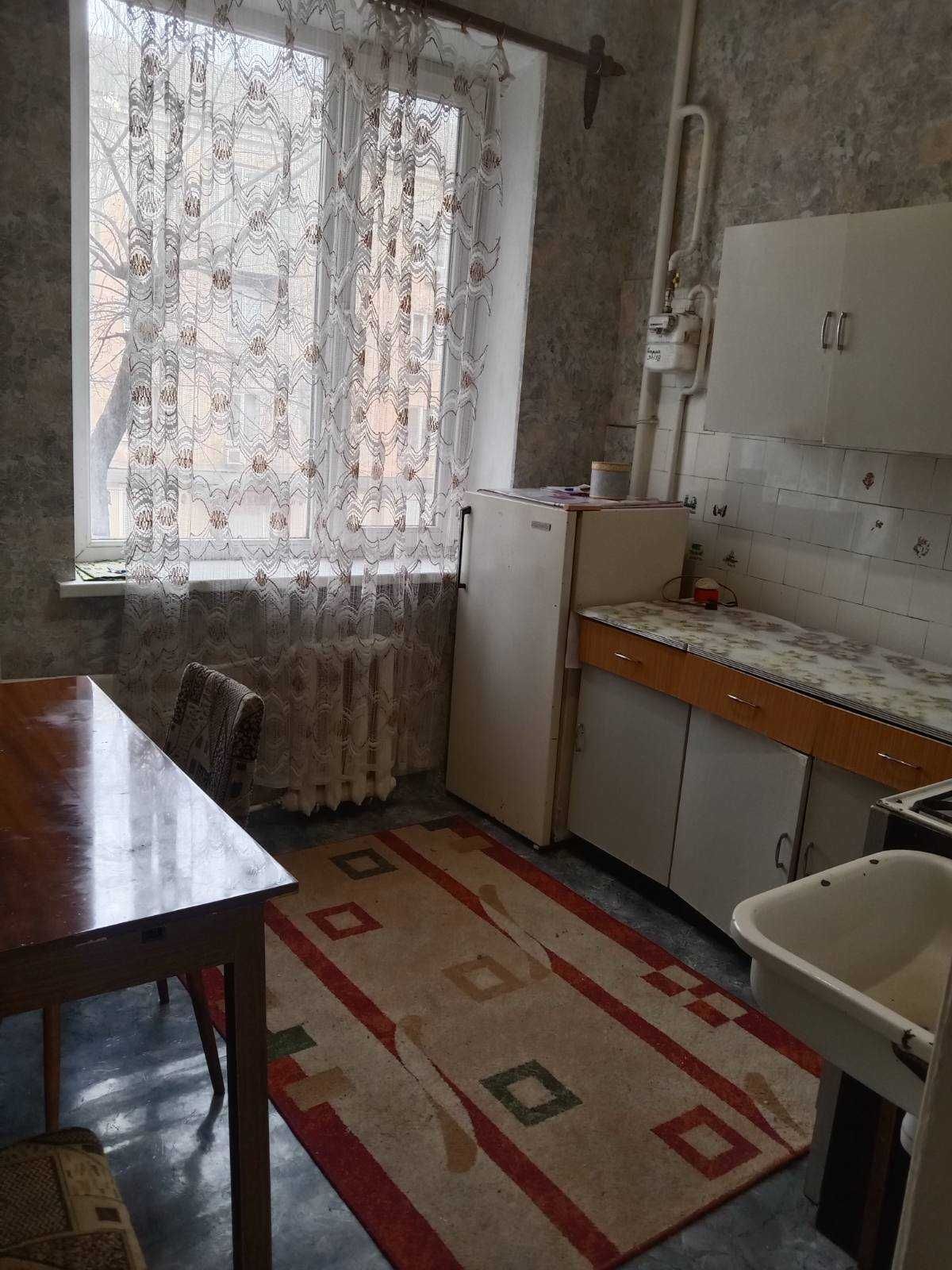 Продам 3-х комнатную квартиру Сталинку по пр.Гагарина 80м.кв.(78,4)