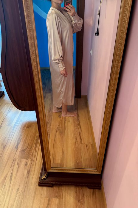 Дизайнерська шовкова сукня з розкішними ґудзиками, нова