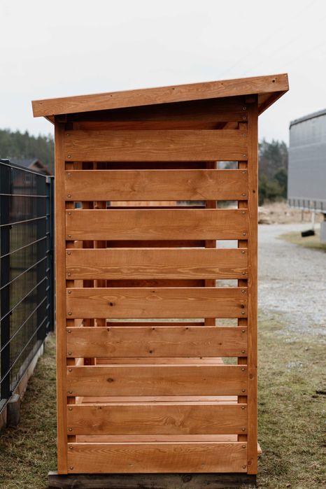 Drewutnia poszerzana 3,14 x 1,1m , deska szeroka z dachem prostym
