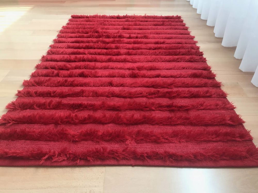 Tapete de riscas vermelho