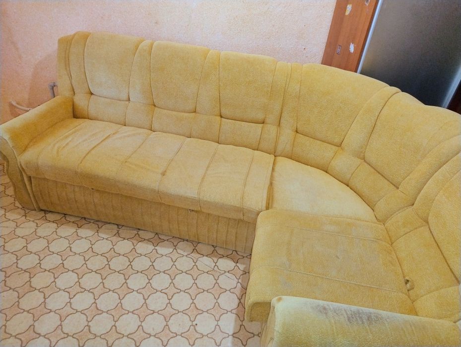 Диван кутовий у задовільному стані