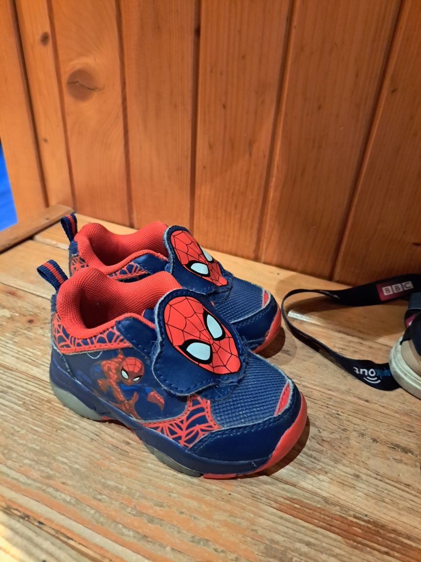 Adidasy Spider-Man dla chłopca buty