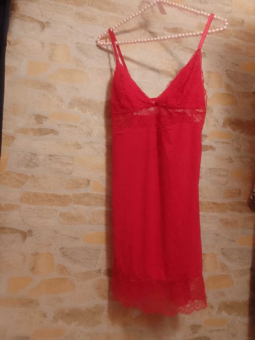 (34/36) (XS/S) Czerwona halka pod sukienkę z Londynu