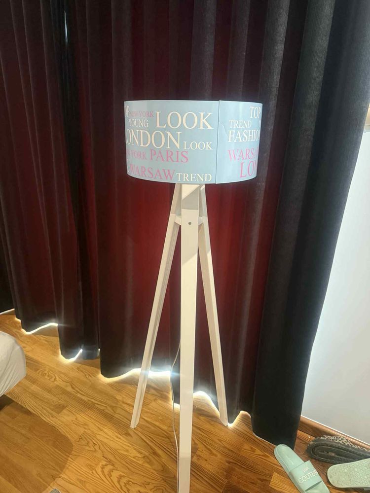 Oryginalna lampka stojąca z Meblika