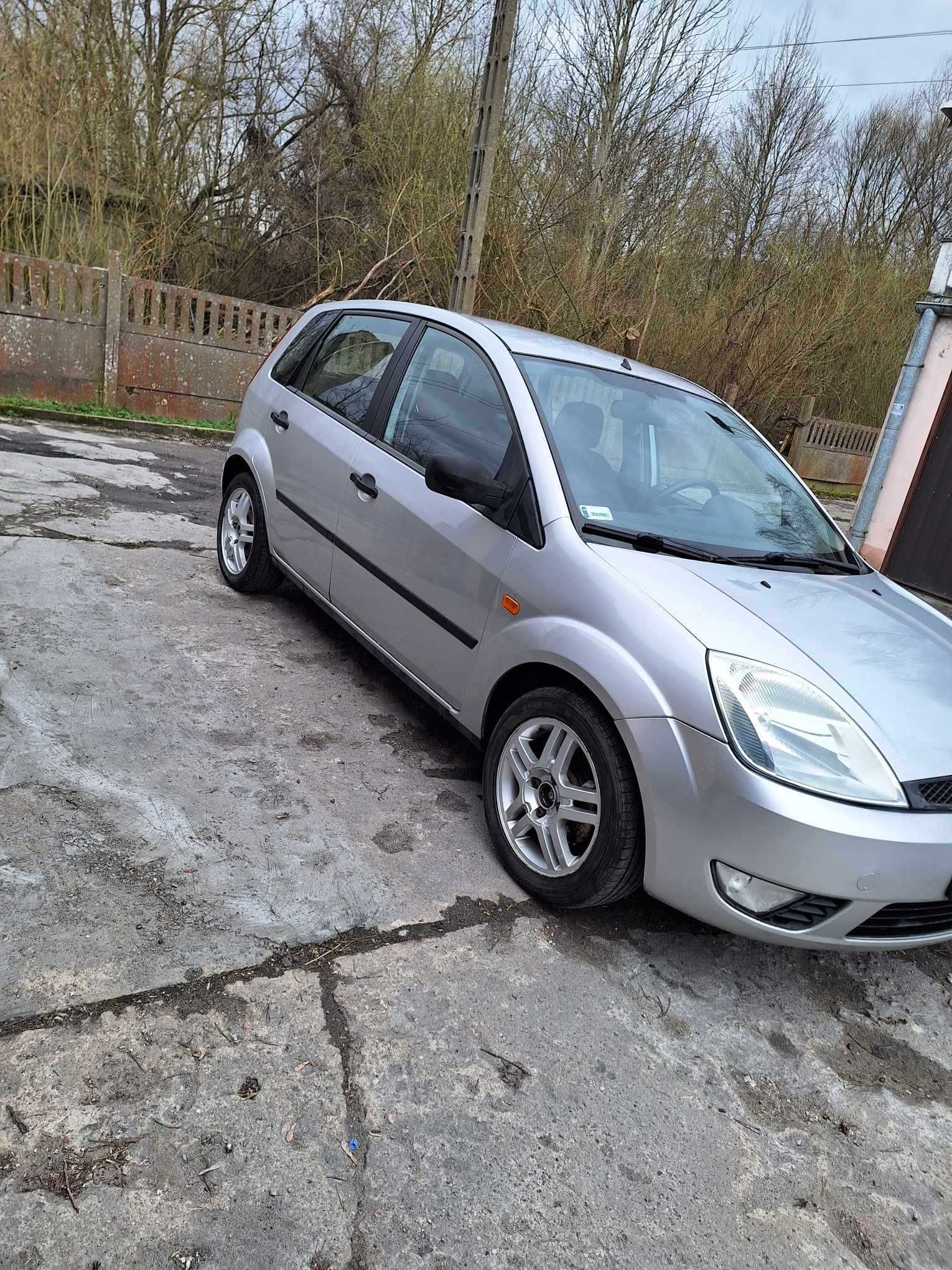 Ford fiesta 2004 r