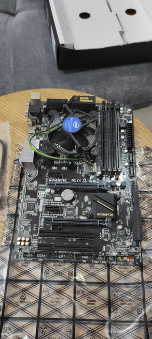 Материнська плата GigaByte + процесор Intel Core i5 Box процессор
