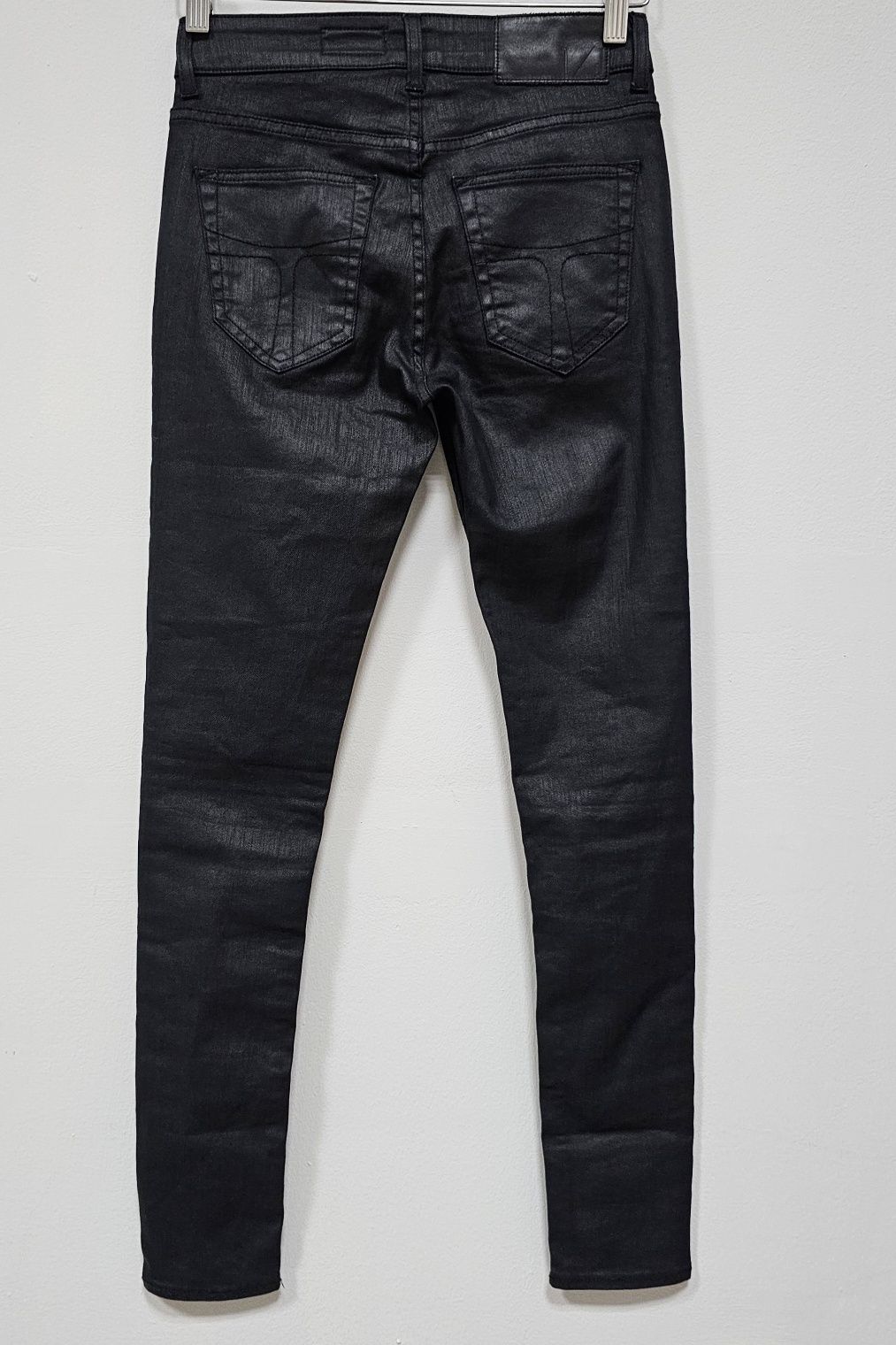 Tiger of Sweden Slight 28x30 czarne jeansy woskowane damskie slim