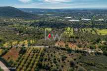 Terreno rustico de 3000m2, com vista para o mar e serra nos Caliços -