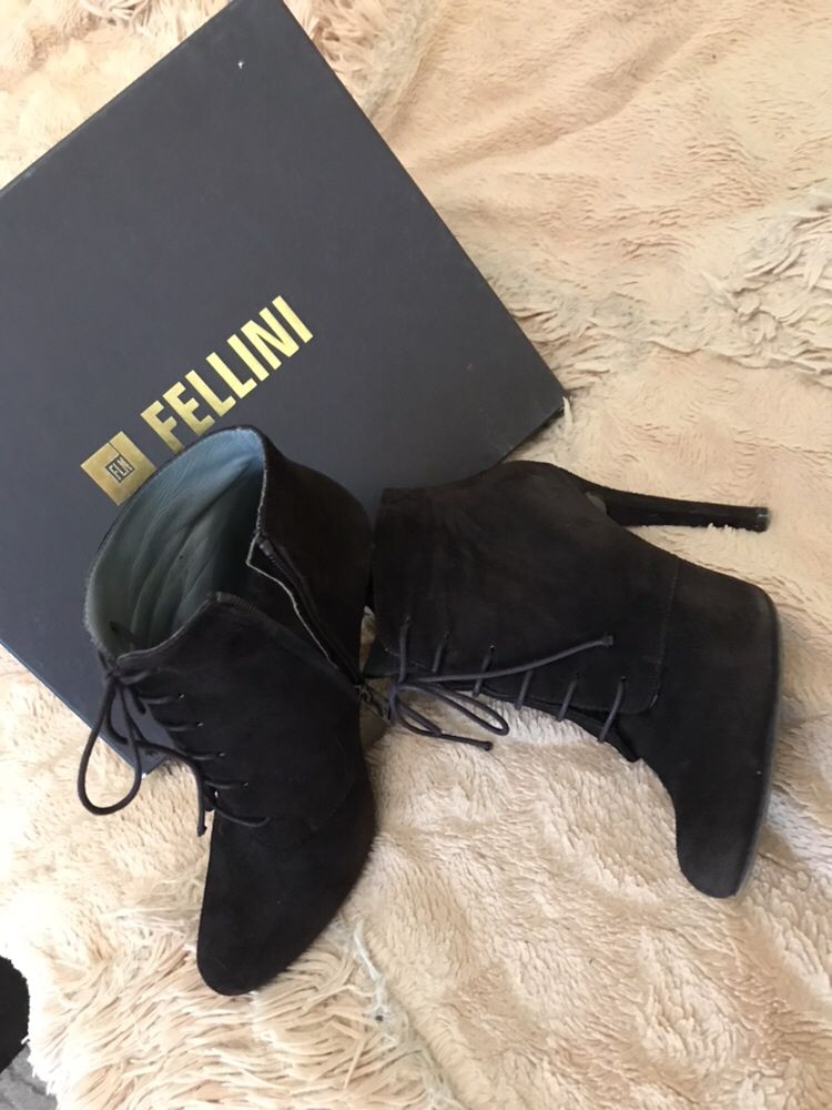 Продам темно коричневые ботиночки осень/весна FELLINI р. 39