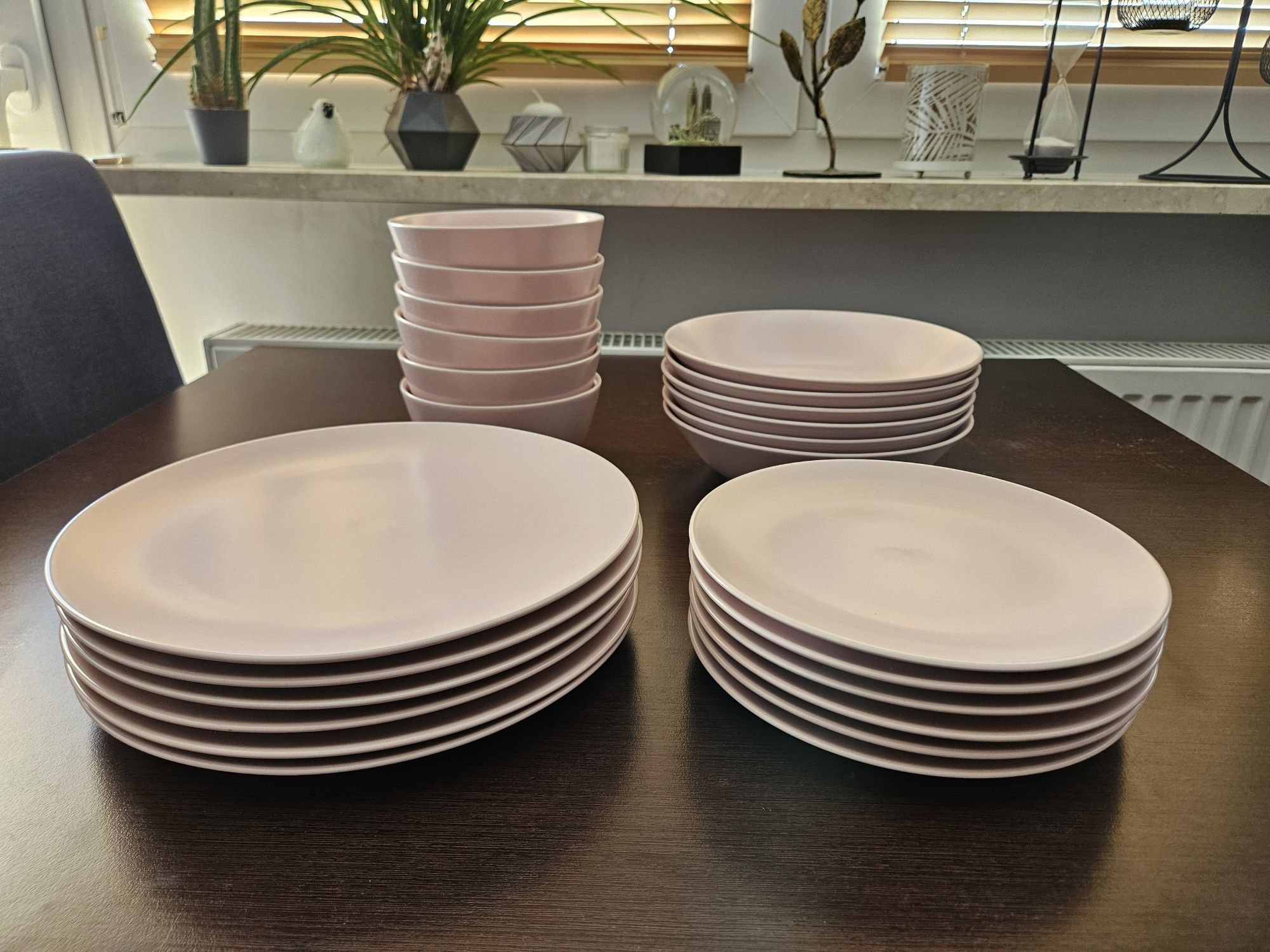 Zastawa różowa Ikea