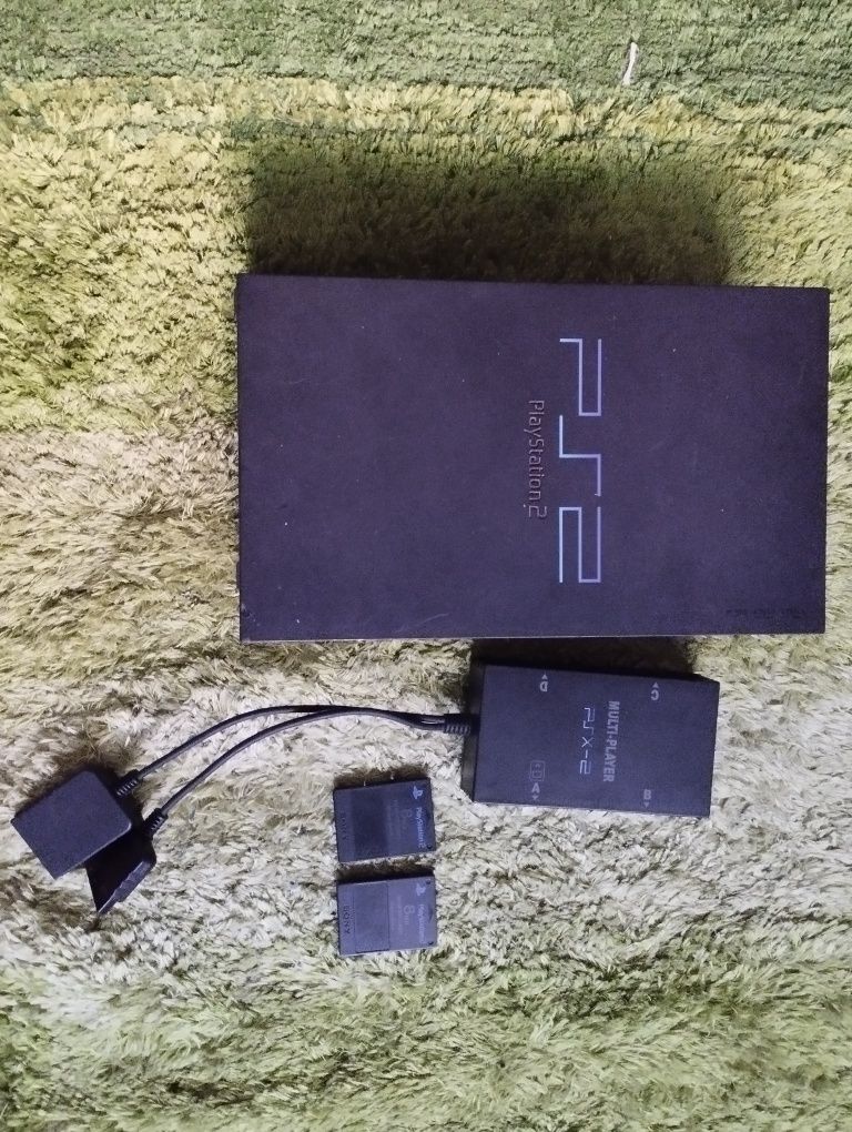 PlayStation 2 com multi-player e dois memory cards