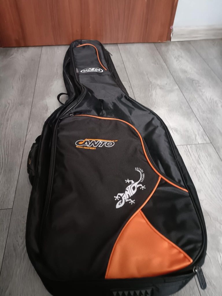 Zadbana gitara + wzmacniacz – zestaw z pokrowcem i paskiem

600 zł