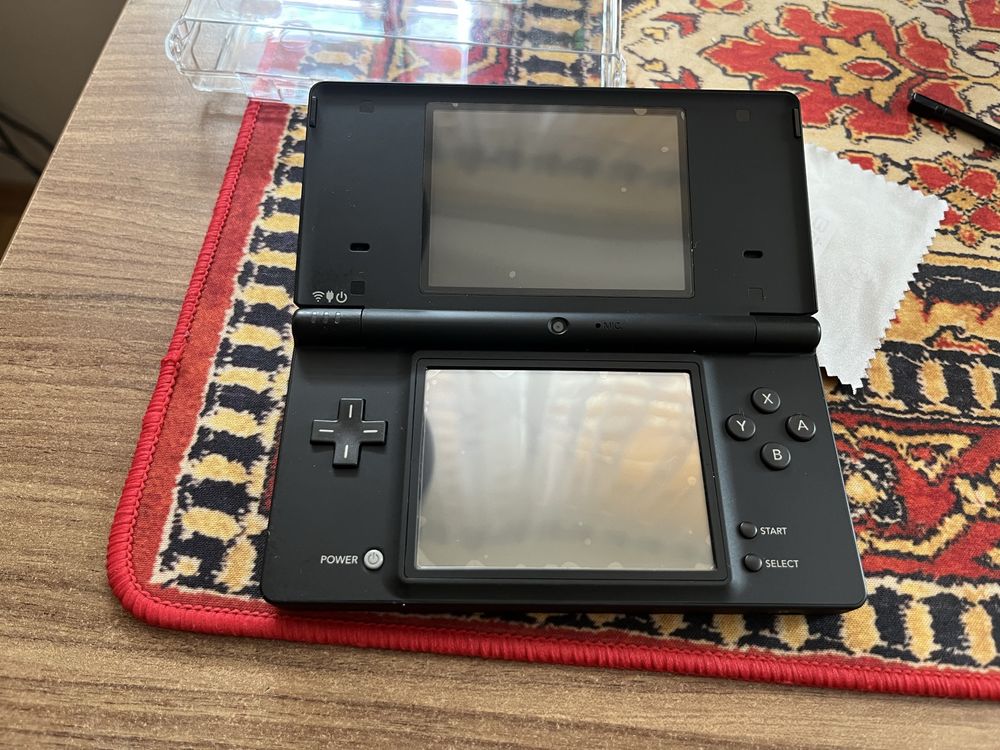 Nintendo Dsi Custom firmware z akcesoriami