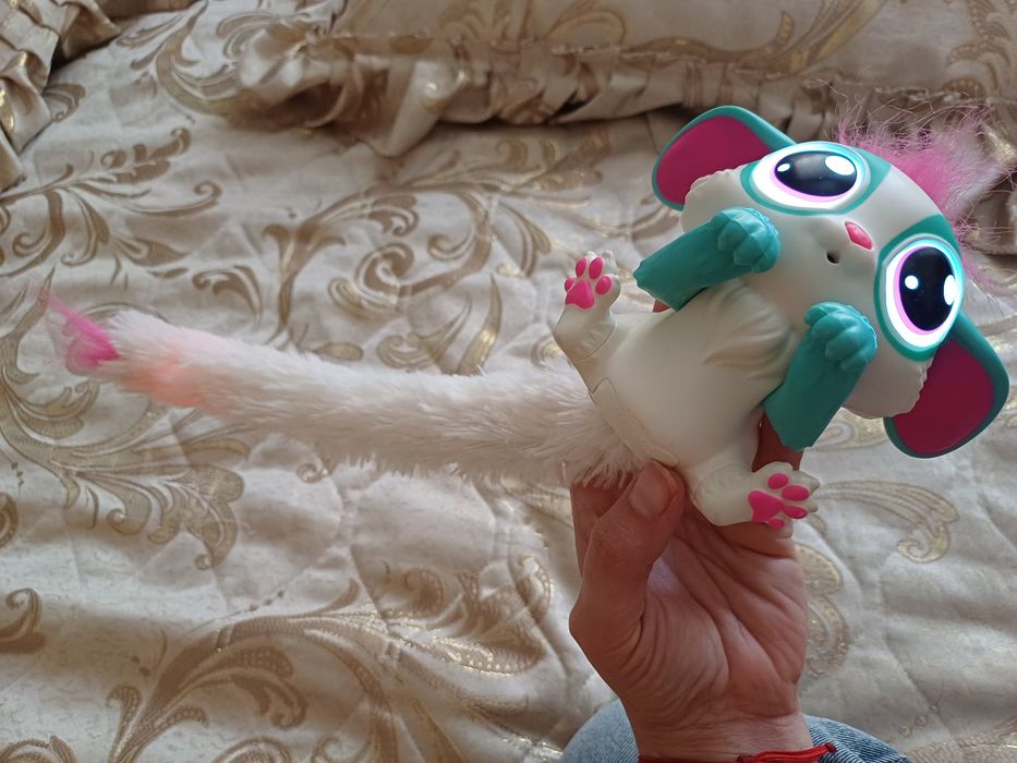 Чудесная интерактивная игрушка Lil Gleemerz Mattel