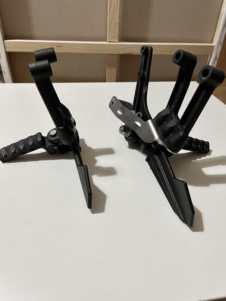 Oryginalne Sety KTM RC8 R / podnóżki