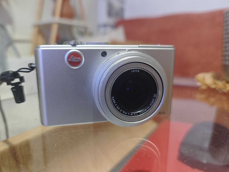 Leica D-Lux 3 + Panasonic Lumix DMC-LZ10