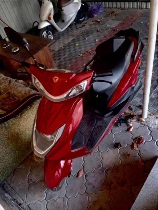 Электроскутер Yadea EM215