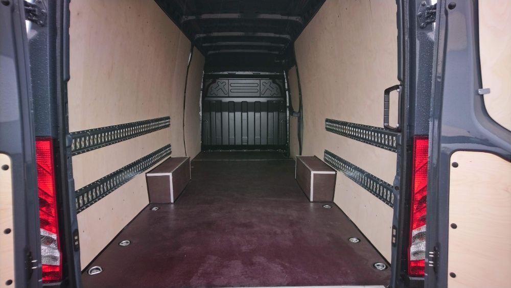 Profesjonalne zabudowy samochodów dostawczych Iveco Daily L4H2