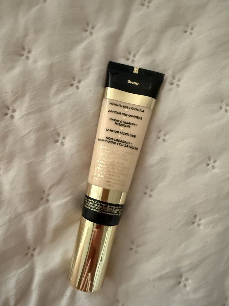 Too Faced Born This Way Soft Matte Foundation swan