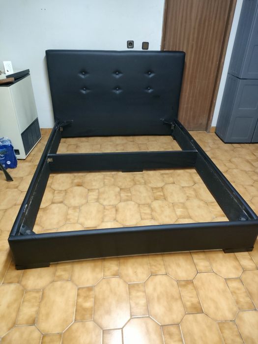 Cama de casal preta