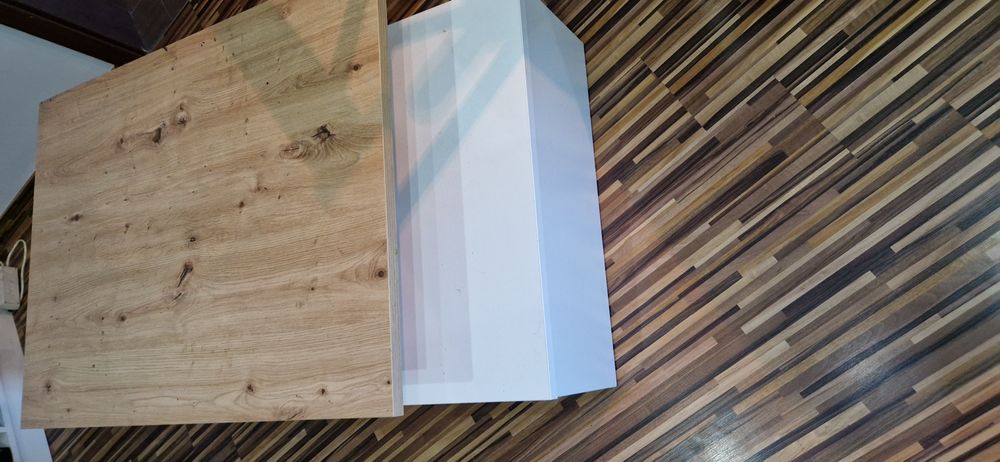 Stolik kawowy z półką