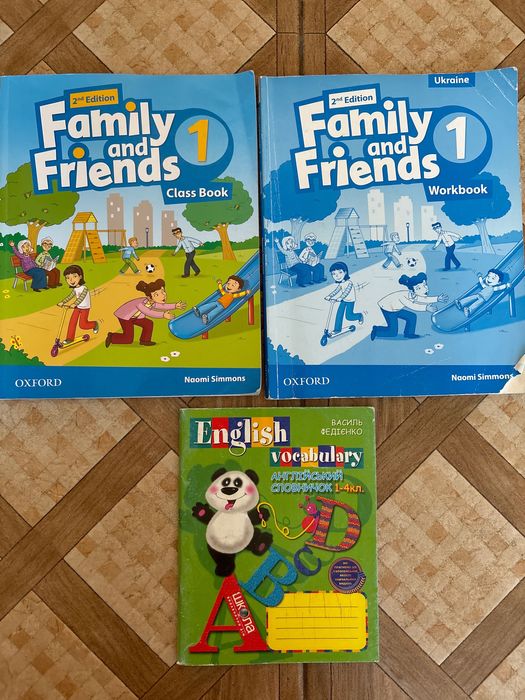 Підручники з англійської мови Family and Friends 1 плюс подарунок