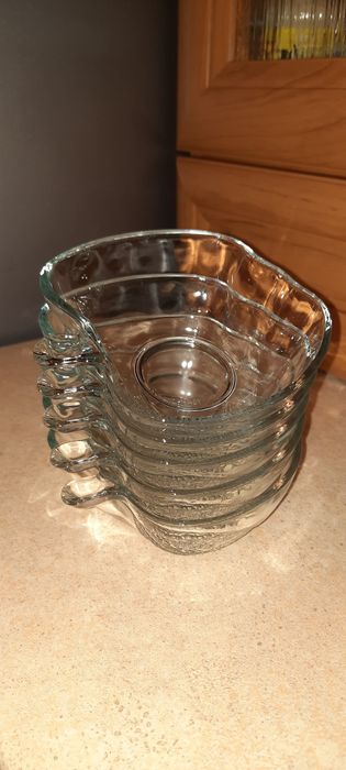 5 szklanych miseczek jabłuszek