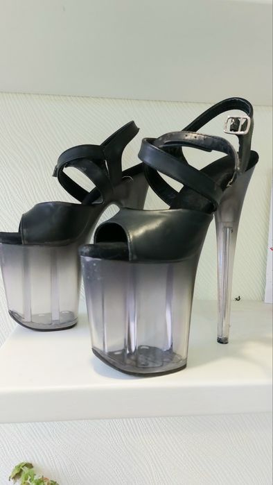 Стрипы б/у Pleaser 3ки размер 6( 36)