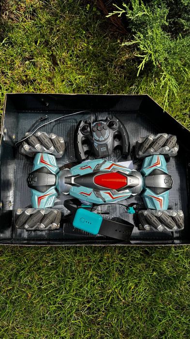 Машинка на радиоуправлении 4х4