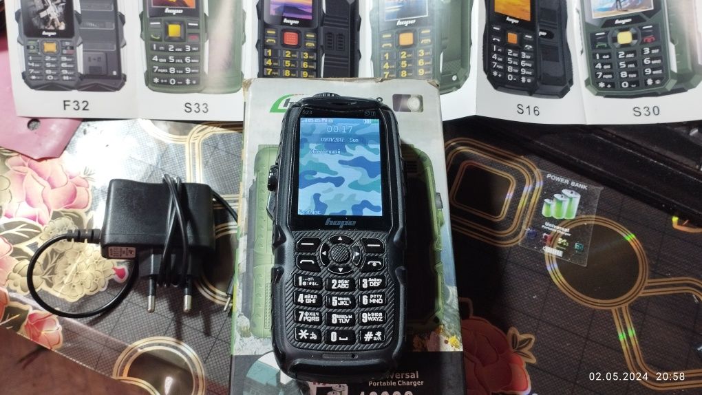 Телефон  мобильный S 23 на 3 sim
