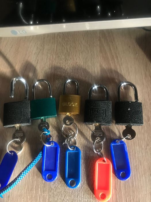 5 szt kłódki zatrzaskowe z zawieszkami