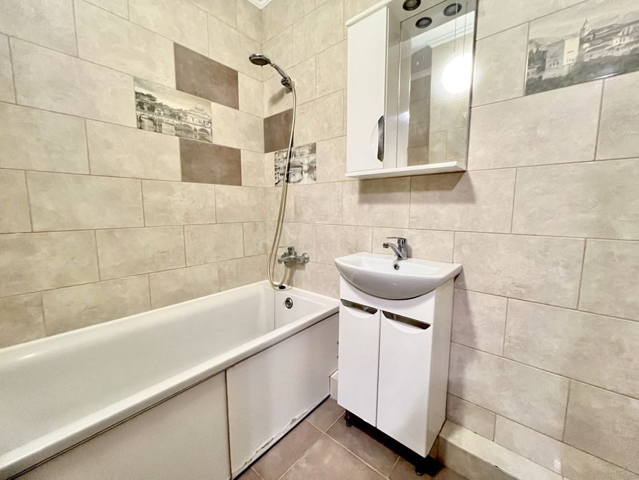 Квартира кухня/ студіо і спальня на Дружбі