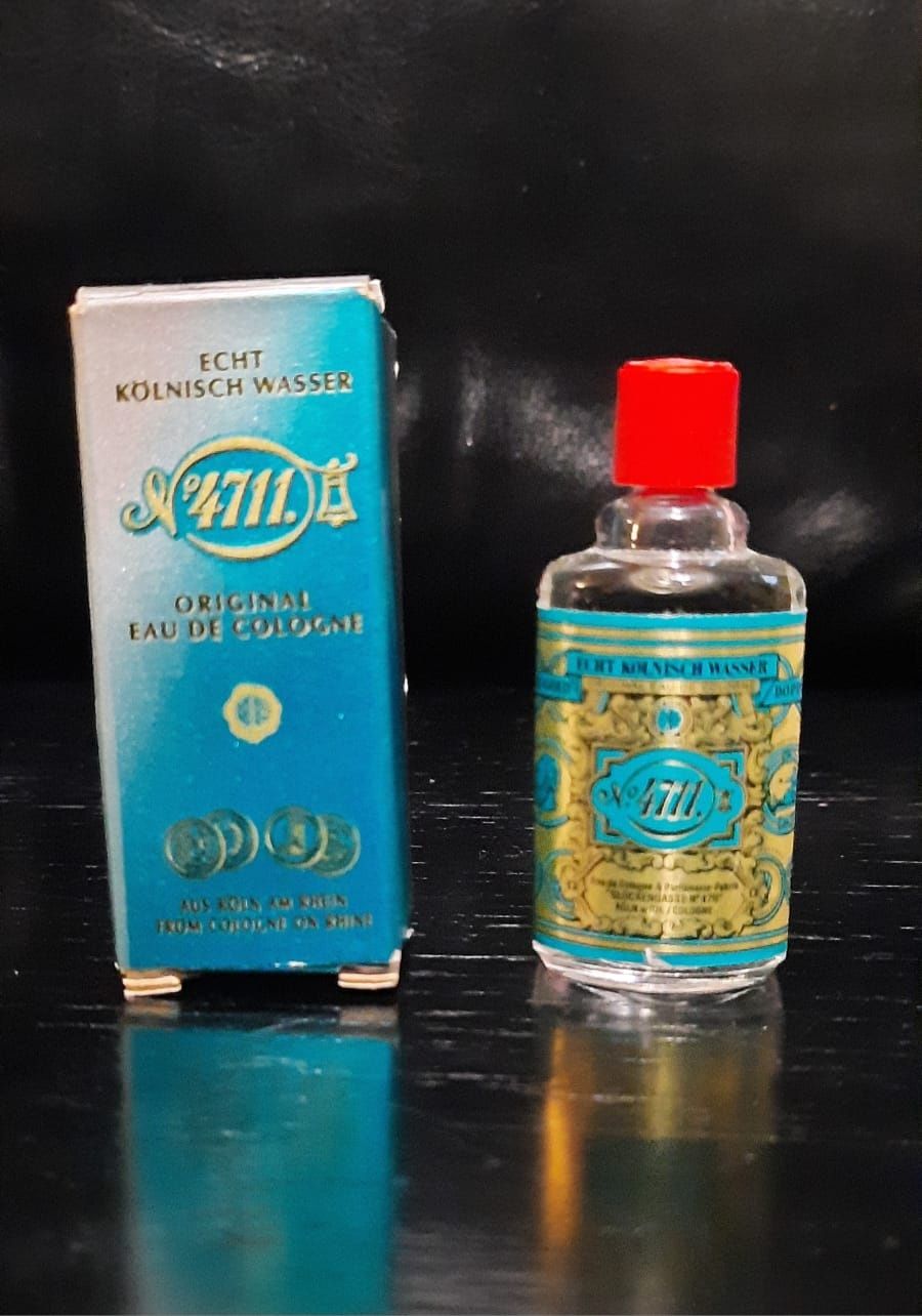 Perfume miniatura original 
5 euros