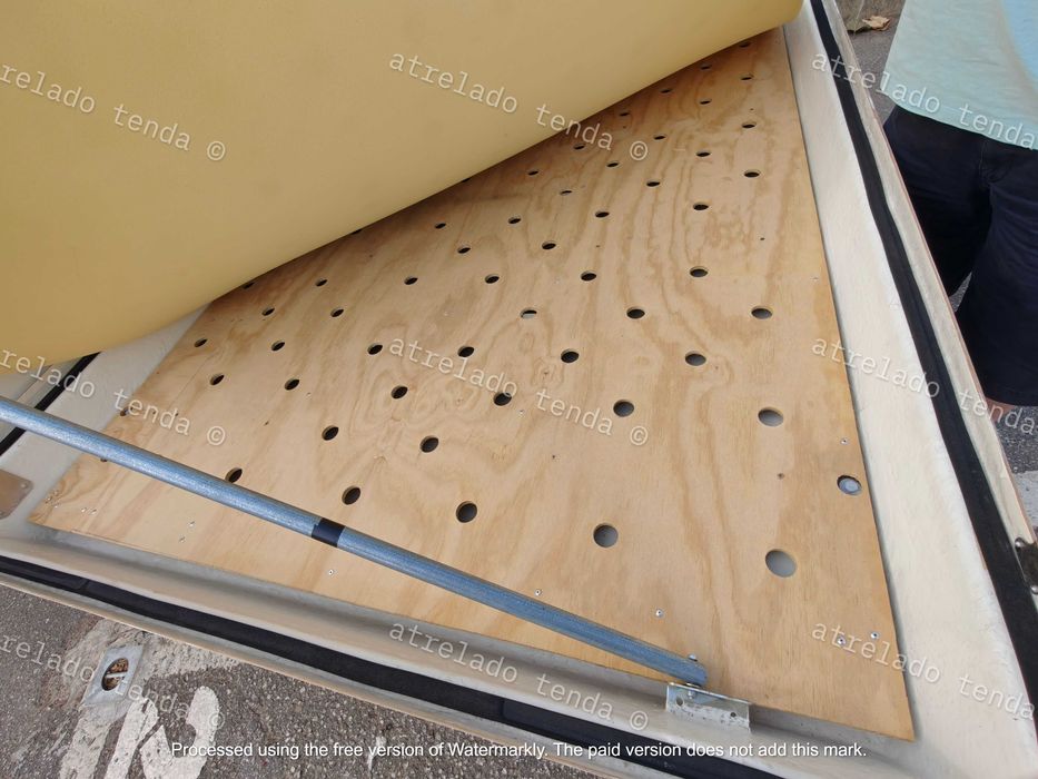 Vendo atrelado tenda saurium supreme para campismo.